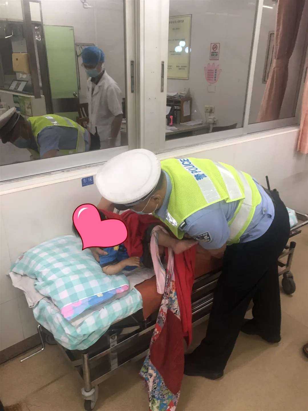 毒蛇入屋咬伤3岁小孩，江门两地交警接力营救__新快网